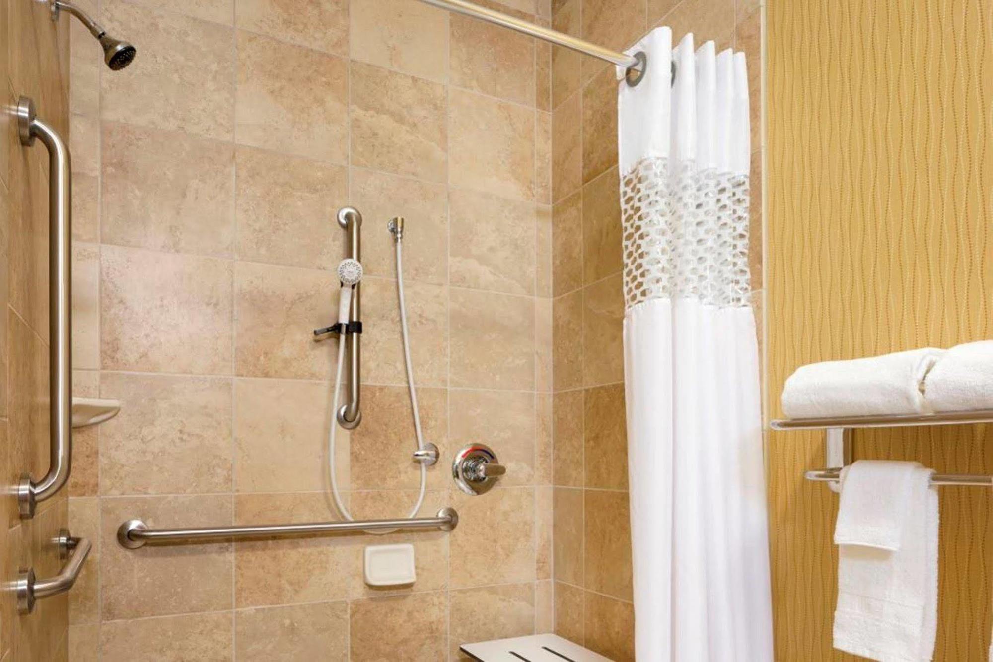 Hampton Inn Akron-Fairlawn Montrose Exterior photo